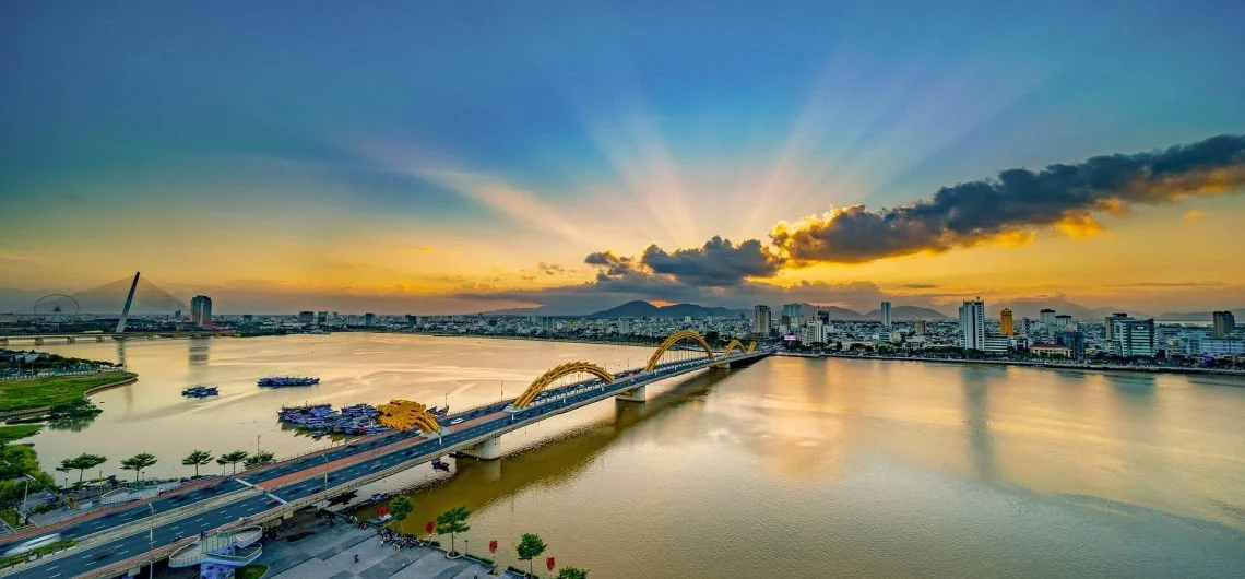 Dragon Bridge Danang : Fire show schedule & best spots