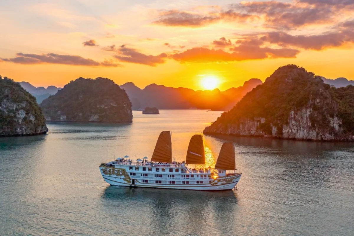 A first look at overnight cruises in Ha Long Bay