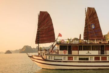 Garden Bay Premium Cruise Boat Bai Tu Long Bay